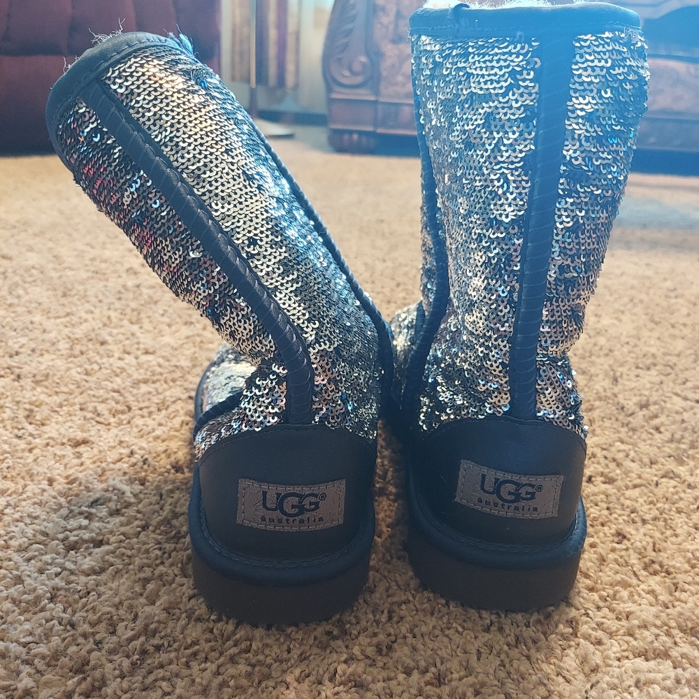 UGGs Sparkle/Sequin Navy Blue, Size 7